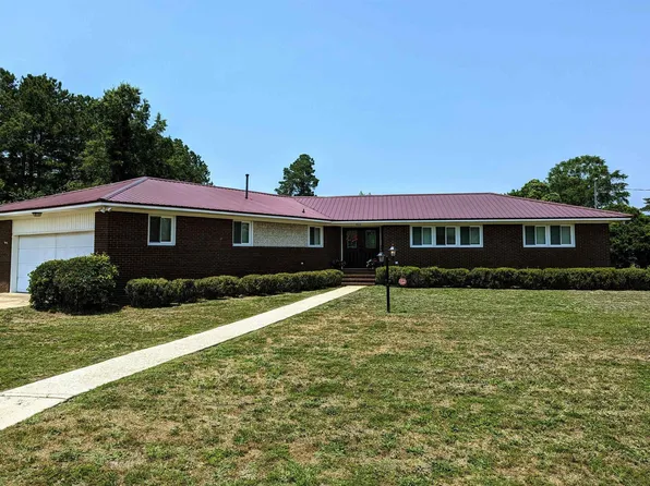 822 W Cutlar St, Saint Pauls, NC 28384