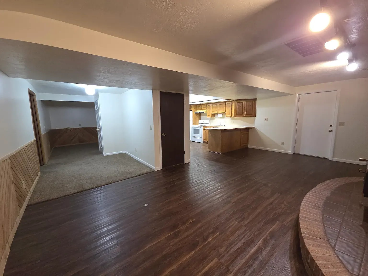 1168 E Raymond Rd — Photo 1