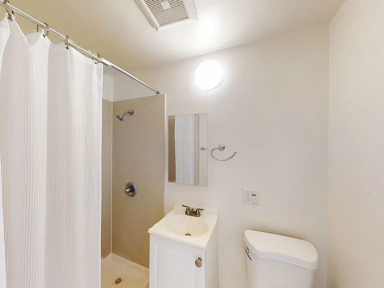 2805 E 16th Street — Photo 18