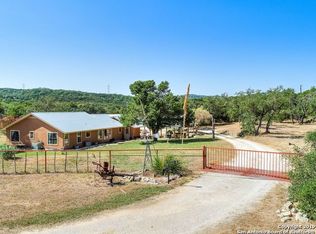 122 S J Dr, Boerne, TX 78006