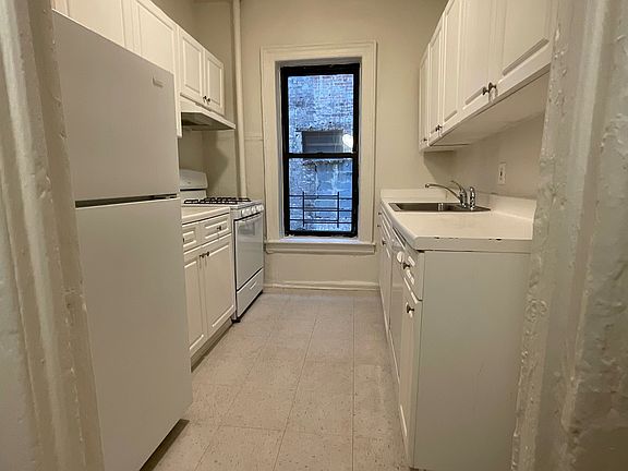 3rd image of 502 Amsterdam Ave APT 10