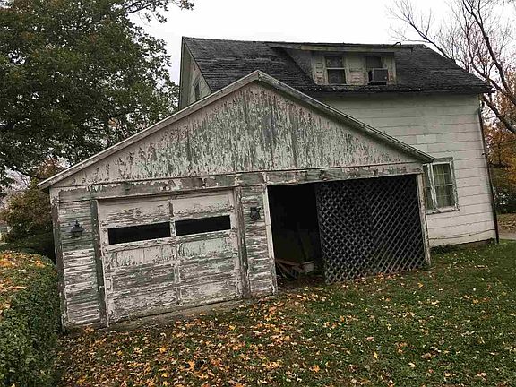 4th image of 822 E Elm St
