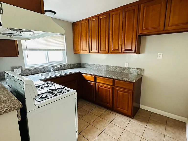 1541 College View Dr #5 — Photo 7