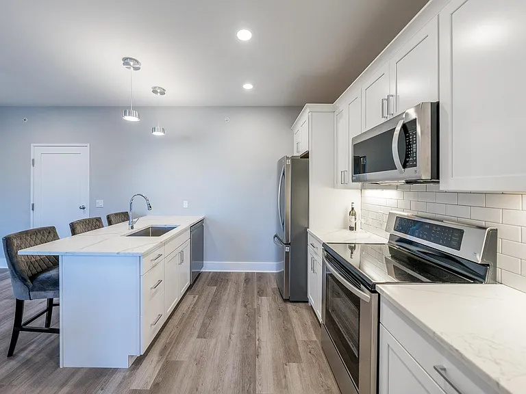 783 Kings Hwy E — Photo 4