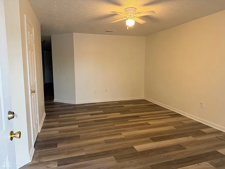 4930 Elliott Ave — Photo 3