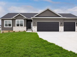 6916 Rock Wood Dr SW, Cedar Rapids, IA 52404