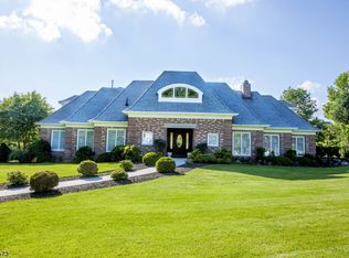 2 Kensington Pl, Roseland, NJ 07068