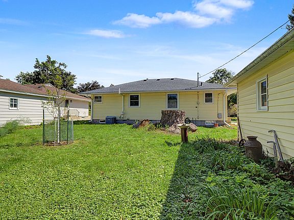 4th image of 709 18th Ave NE