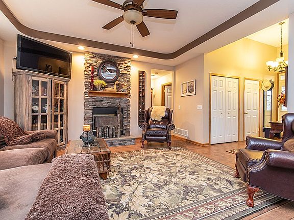 4th image of 15403 Royal Oak Dr