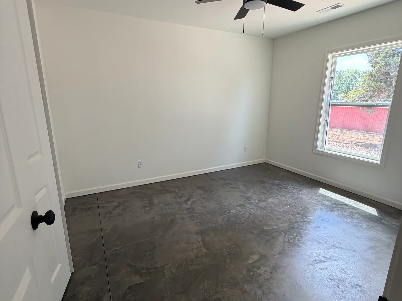 2 bed, 900 sqft, $1,300 — Photo 4