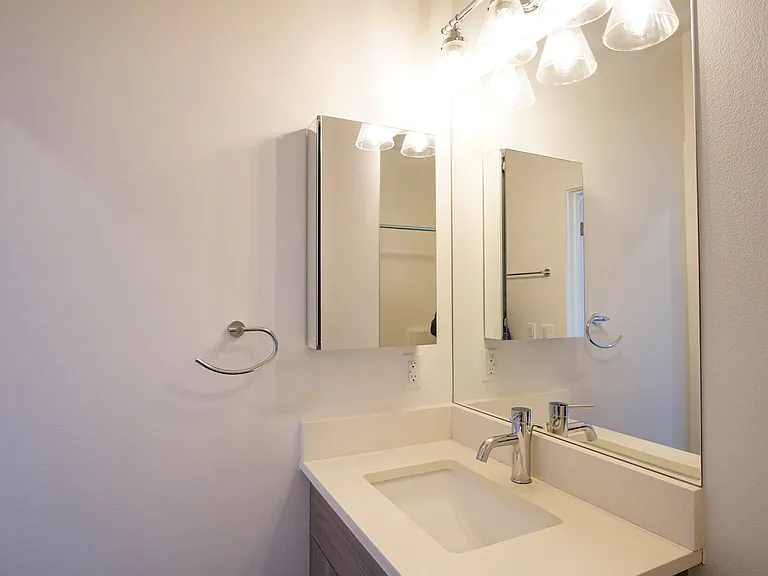 1627 SE Reedway St #203 — Photo 6