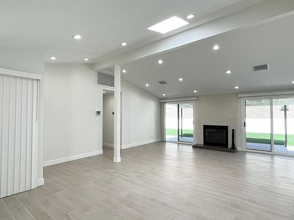 5th image of 9272 Overton Ave