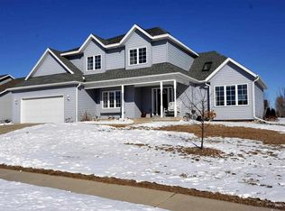 159 Deer Run Dr, Fall River, WI 53932