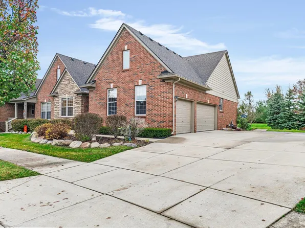 11859 Twin Brooks Dr, Romeo, MI 48065