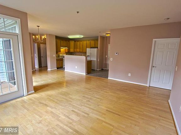 4th image of 4151 Castlecary Ln Unit 105