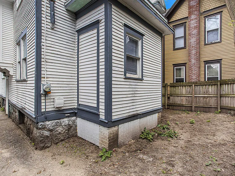 719 W Cedar St — Photo 13