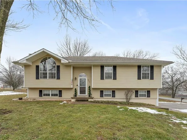 899 Hurley St, Peculiar, MO 64078