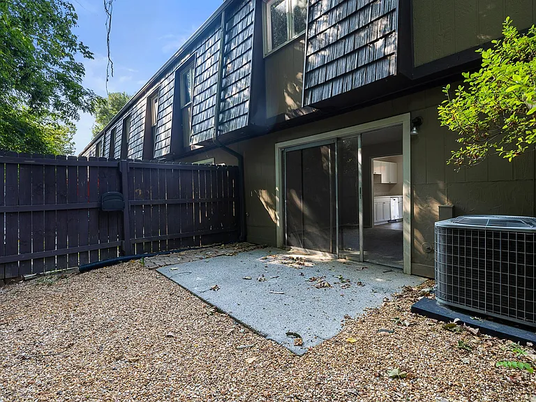 1189 Ashborough Dr SE #F — Photo 9
