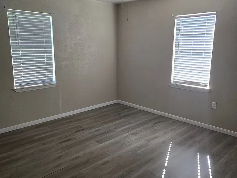 109 W Robin Ln — Photo 6