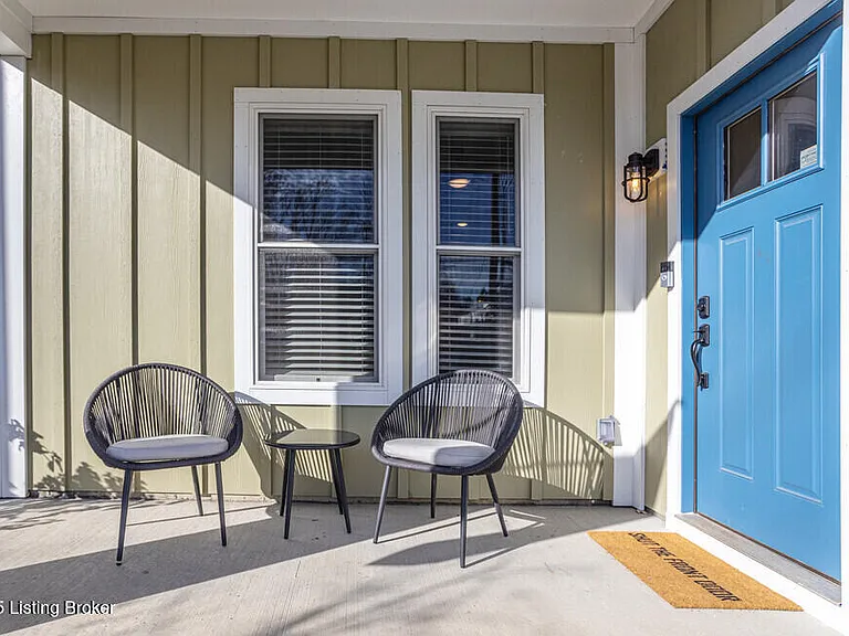 717 Lynn St — Photo 3