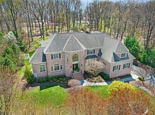 2 Charles Ln, Green Brook, NJ 08812