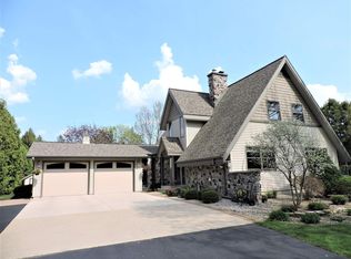 1754 N Oakwood Rd, Oshkosh, WI 54904