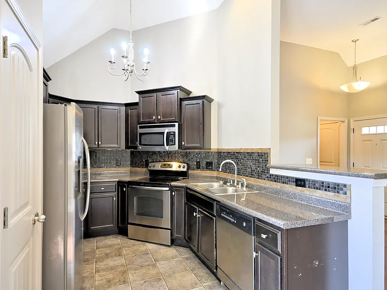 404 Leslie Wood Dr — Photo 12