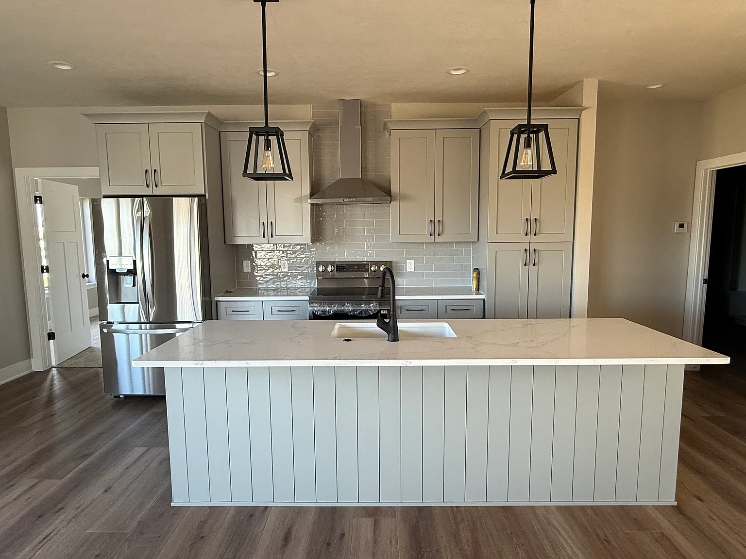 5 bed, 3050 sqft, $3,950 — Photo 3
