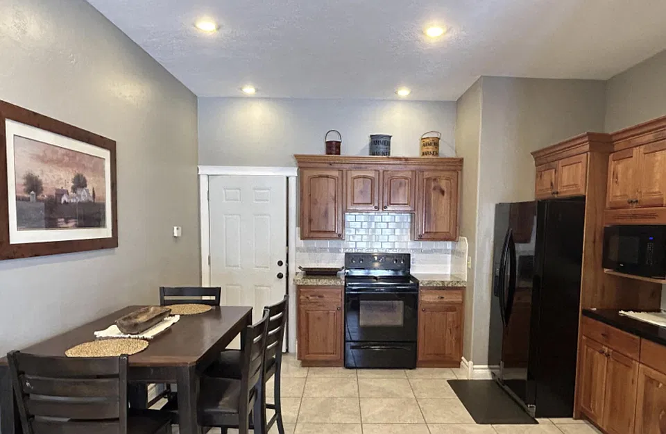 2 bed, 1200 sqft, $1,400 — Photo 3