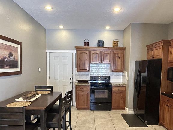 3rd image of 2790 N Canyon Ridge Dr