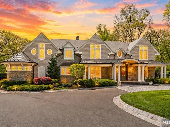 555 Miller Ct, Wyckoff, NJ 07481
