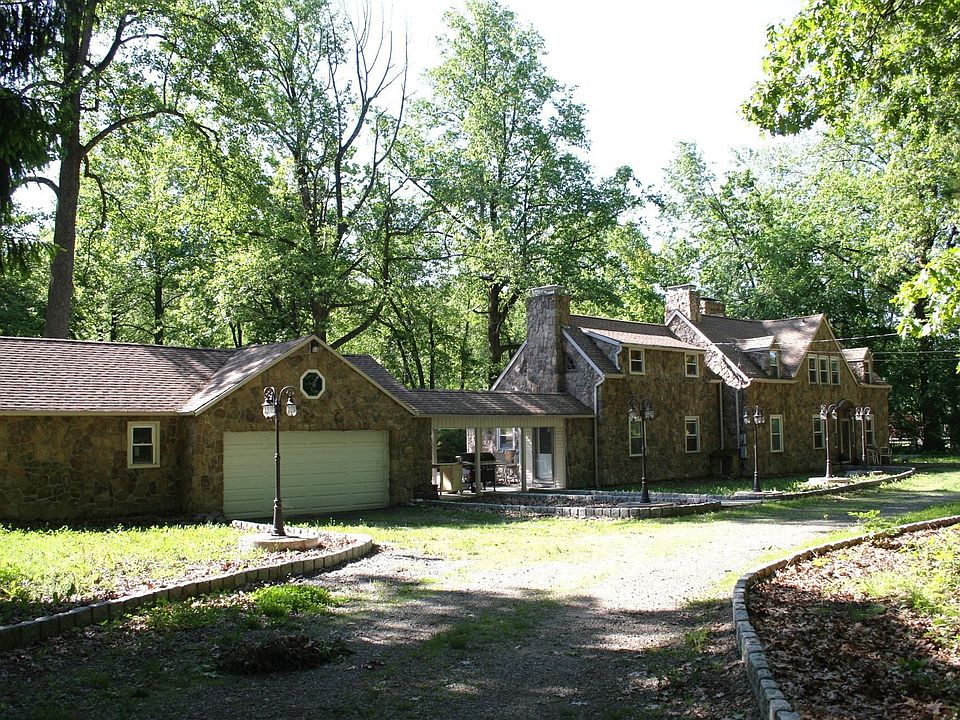1st image of 18 Woodbine Ave