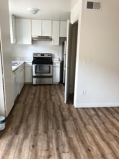1st image of 422 Avocado Ave #2