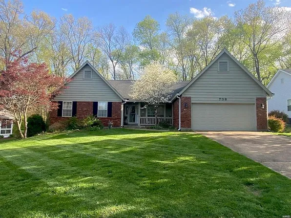 738 Redstart Dr, Ballwin, MO 63021