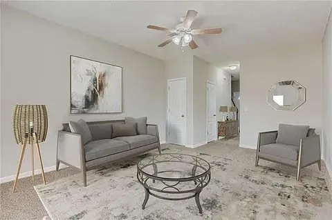 3 bed, 2.5 bath, 1556 sqft, $2,000 — Photo 2
