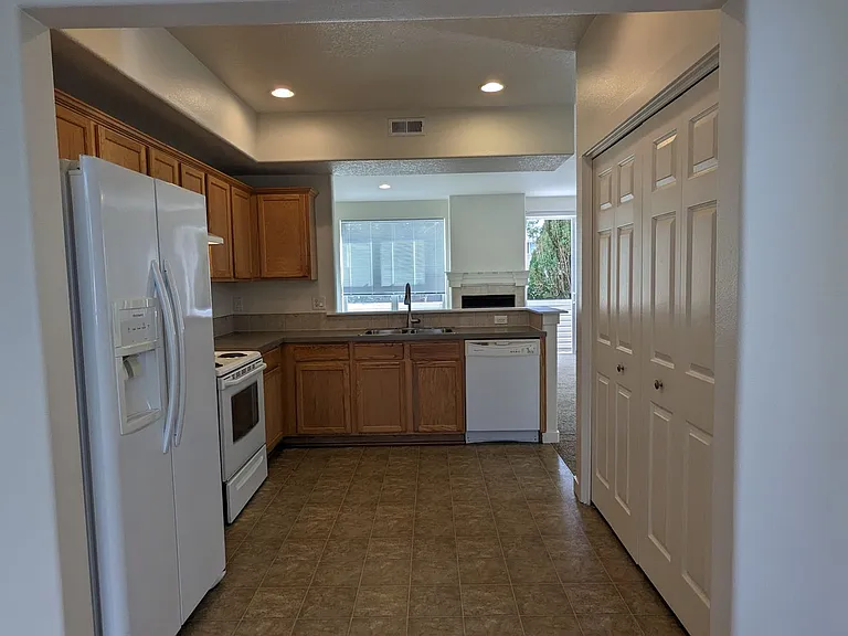 Halsey East Townhomes — Photo 279