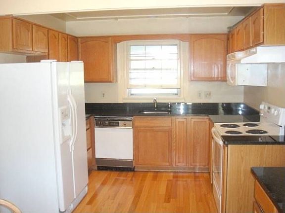 2nd image of 4323 Majestic Ln
