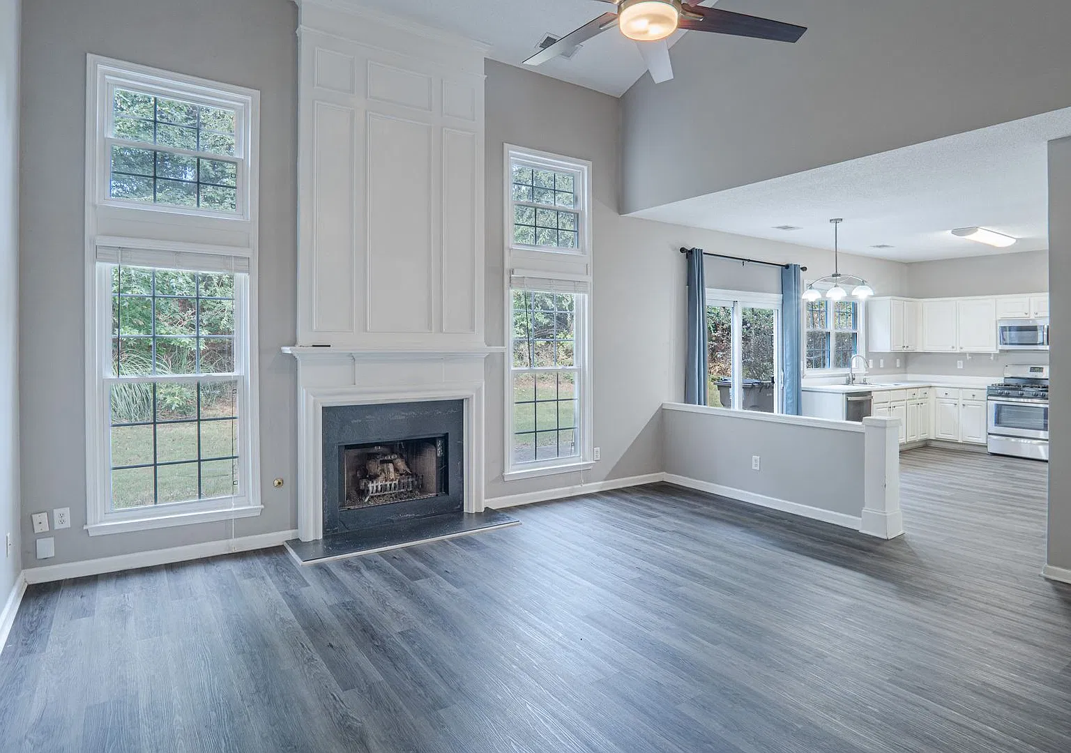Spacious 3BR Alpharetta Home with Pool, Tennis, Washer/Dryer & Private Backyard — Photo 2