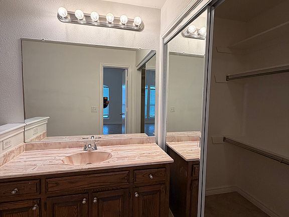 5th image of 3202 Upshire Ct #1