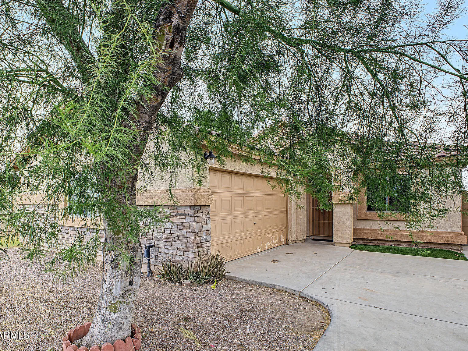 3 bed, 2.0 bath, 1107 sqft, $2,200 — Photo 4