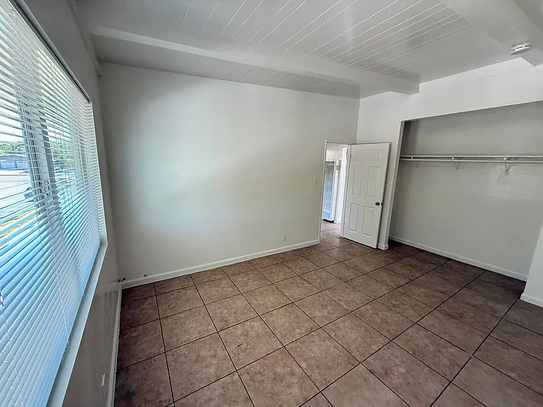 1805 Bradford Way — Photo 7