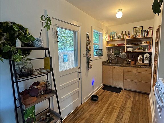 5th image of 4525 Avenue D #2