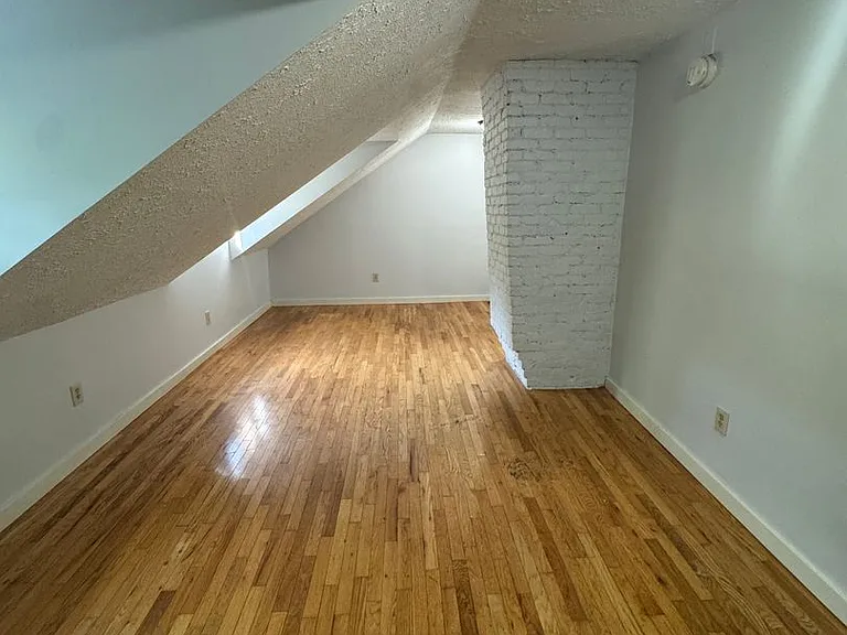 11 Mulberry St — Photo 8