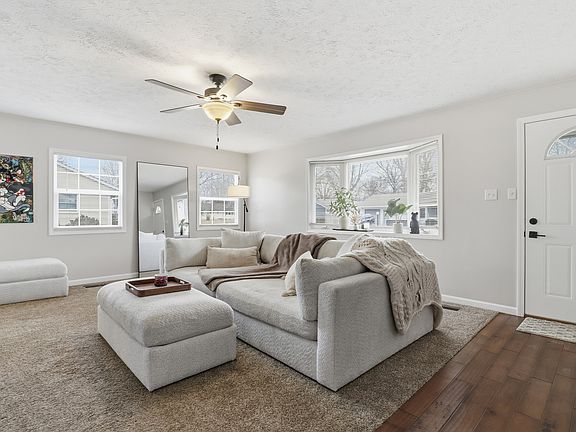 3rd image of 324 Holiday Dr
