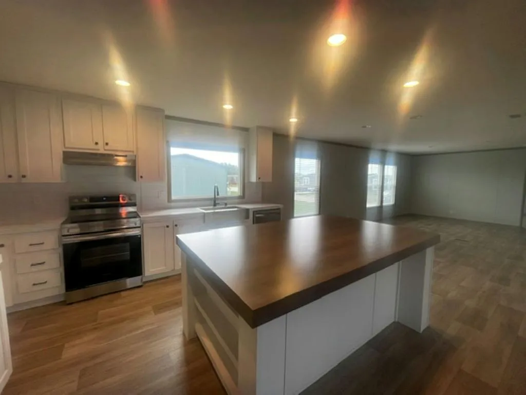 4 bed, 2016 sqft, $1,750 — Photo 3