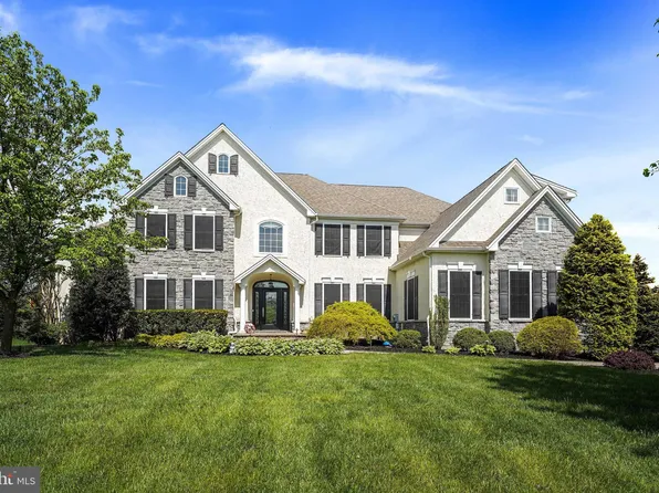 1165 Hedgerow Dr, Garnet Valley, PA 19060