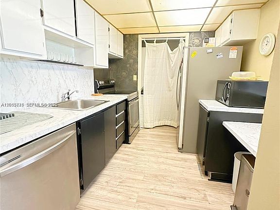 4th image of 240 Lakeview Dr APT 212