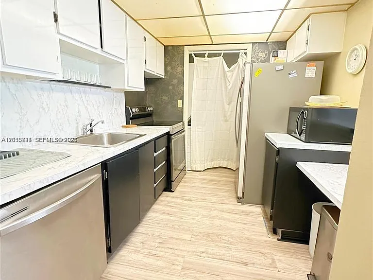 240 Lakeview Dr #212 — Photo 6