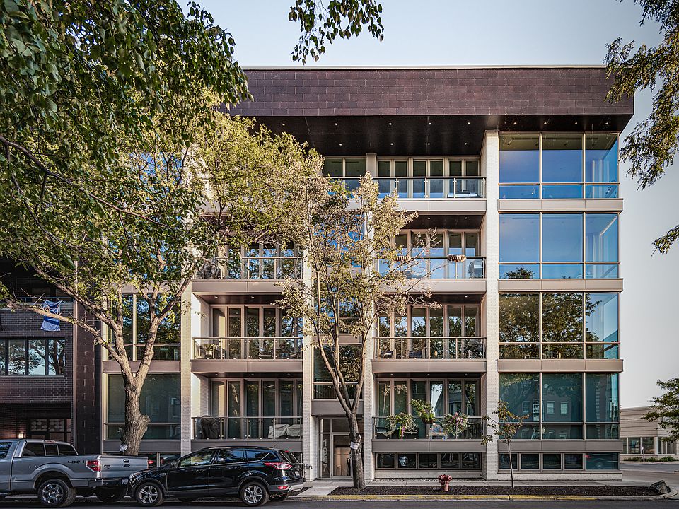 1st image of 1947 W Diversey Pkwy #102