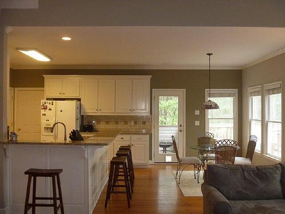 4th image of 260 Parliament Ct
